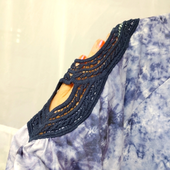 Absolutely Famous Top Tie Dye Crochet Sleeves V-neck Longer Length 1X Soft Comfy - Picture 11 of 14
